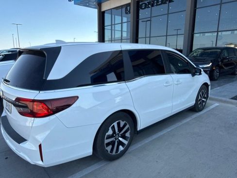 Used 2025 Honda Odyssey EX-L image 4