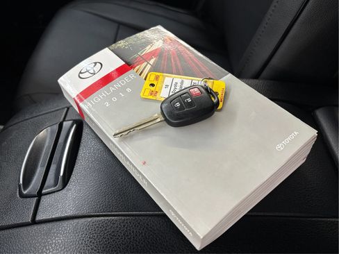 Used 2018 Toyota Highlander LE image 39