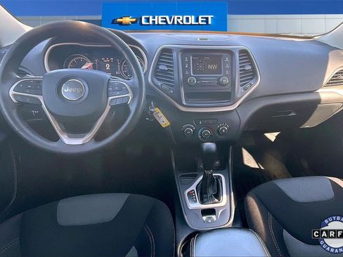 Used 2016 Jeep Cherokee Sport image 8