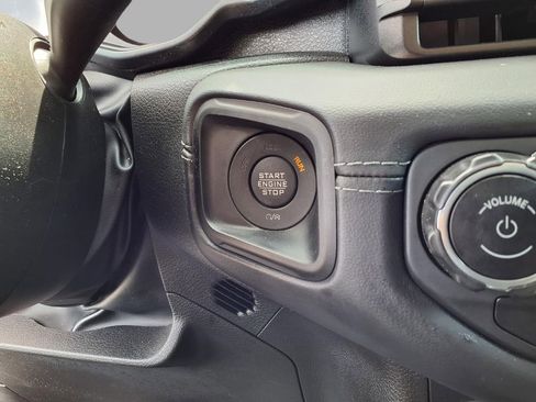 Used 2025 Jeep Wrangler Unlimited Sahara AWD/4WD image 8