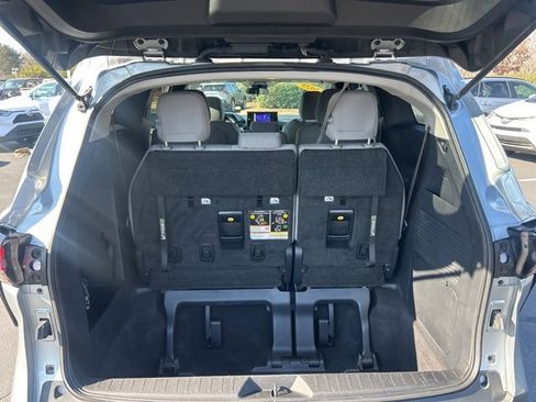 Used 2025 Toyota Sienna LE image 8