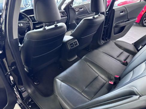 Used 2017 Honda Accord Touring image 18