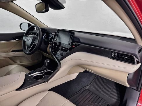 Used 2024 Toyota Camry XLE FWD image 32