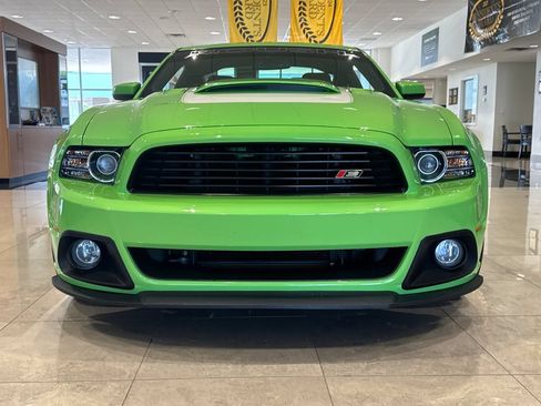 Used 2013 Ford Mustang GT Premium RWD image 2
