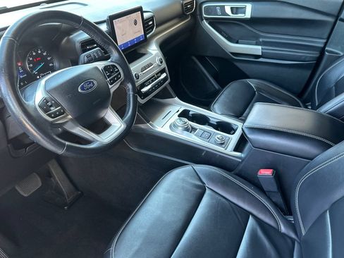 Used 2023 Ford Explorer XLT w/ Equipment Group 202A AWD/4WD image 10