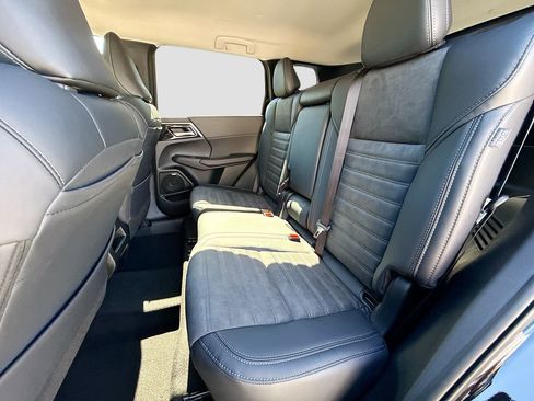 New 2026 Mitsubishi Outlander SE image 25