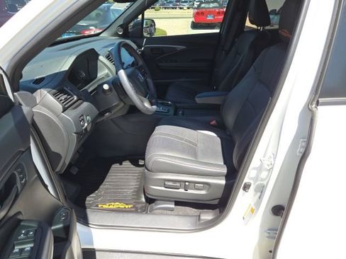 Certified 2023 Honda Passport TrailSport image 15