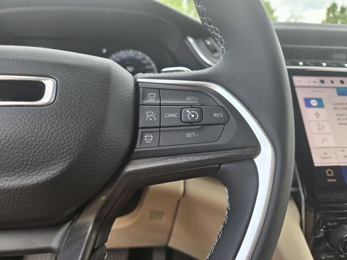 Used 2024 Jeep Grand Cherokee L Limited AWD/4WD image 25
