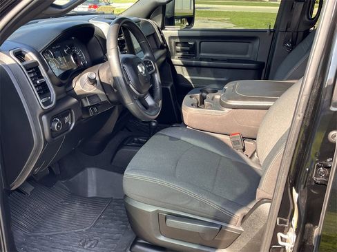 Used 2024 RAM 2500 Tradesman w/ Chrome Appearance Group image 14