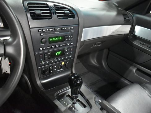 Used 2002 Ford Thunderbird image 32