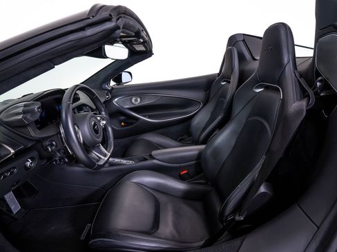 Used 2025 McLaren Artura Spider RWD image 22
