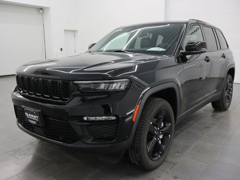 Used 2025 Jeep Grand Cherokee Limited w/ Luxury Tech Group II image 7