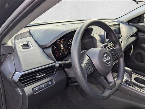 Certified 2025 Nissan Altima 2.5 S image 3