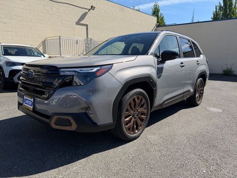 Used 2025 Subaru Forester Sport AWD/4WD image 3
