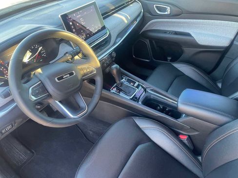 Used 2024 Jeep Compass Latitude image 13