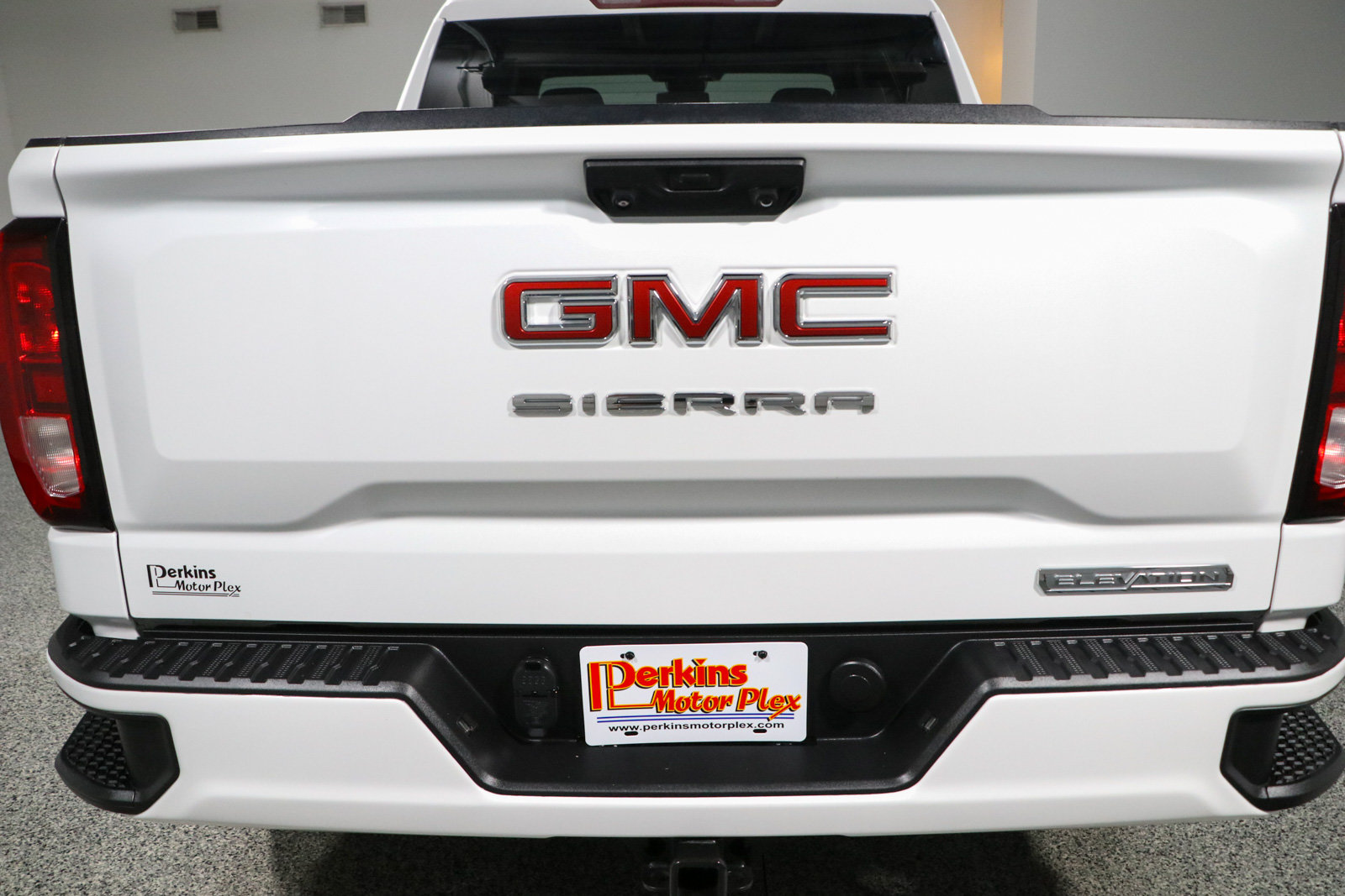 Used 2024 GMC Sierra 1500 Elevation AWD/4WD image 8