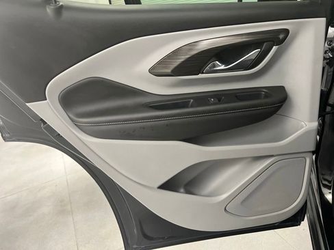 Used 2024 GMC Terrain SLT image 16