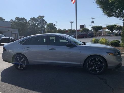 Used 2024 Honda Accord Sport image 9