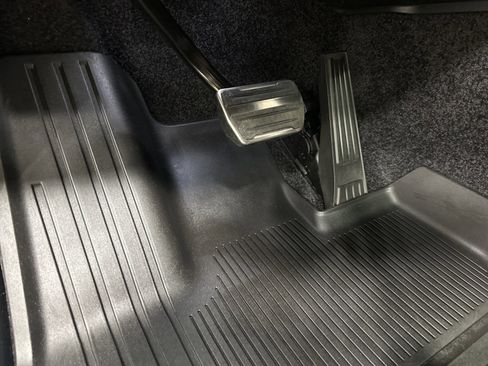 Used 2025 Land Rover Range Rover SE image 46