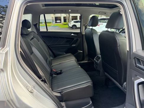 Used 2022 Volkswagen Tiguan SE w/ Panoramic Sunroof Package AWD/4WD image 18
