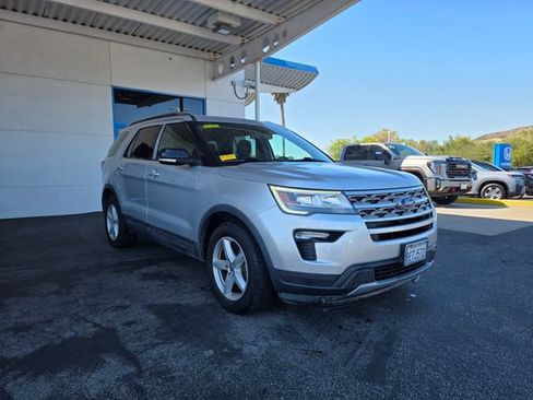 Used 2018 Ford Explorer XLT w/ Equipment Group 201A FWD image 3