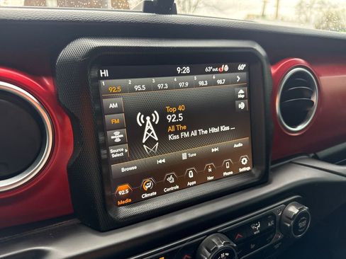 Used 2021 Jeep Gladiator Rubicon w/ Dual Top Group AWD/4WD image 40