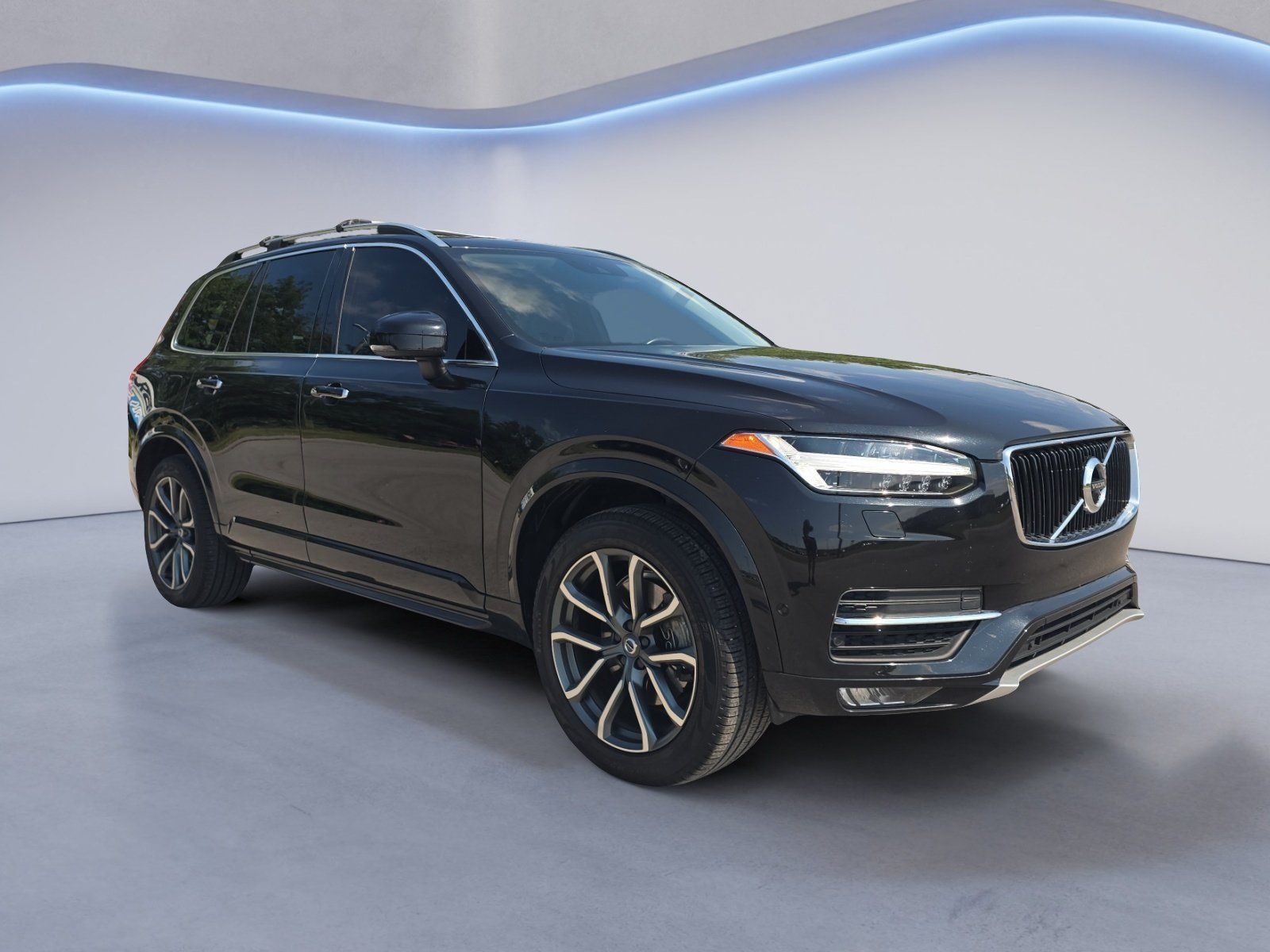 Used 2017 Volvo XC90 T6 Momentum w/ Vision Package AWD/4WD image 8