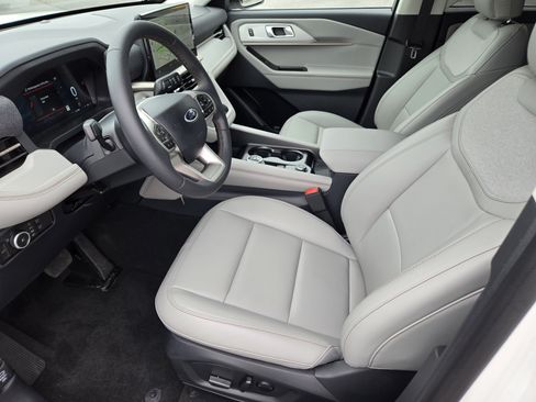 New 2026 Ford Explorer Active w/ Active Comfort Package AWD/4WD image 16