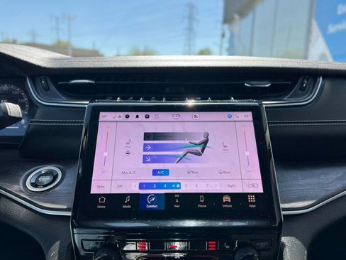 Used 2022 Jeep Grand Cherokee Limited image 26