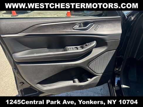 Used 2023 Jeep Grand Cherokee Limited w/ Luxury Tech Group II AWD/4WD image 11