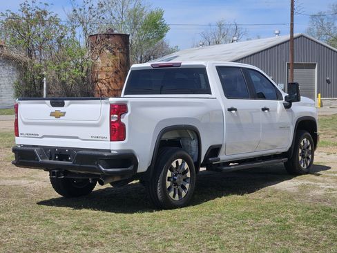 Used 2024 Chevrolet Silverado 2500 Custom w/ Custom Value Package image 6