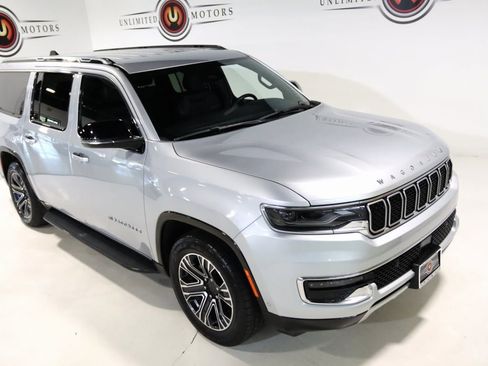 Used 2024 Jeep Wagoneer L Series II w/ Flexible Seating Group image 10