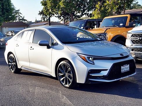 Used 2025 Toyota Corolla SE image 5