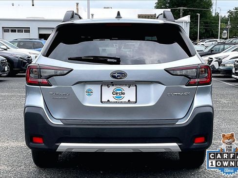Certified 2023 Subaru Outback Limited AWD/4WD image 4