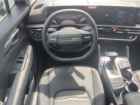 New 2026 Kia Sportage SX FWD image 11