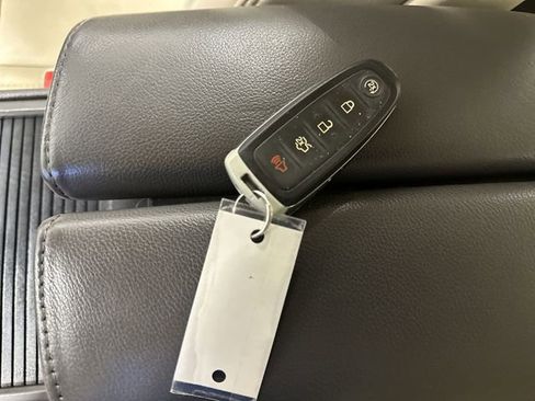 Used 2016 Lincoln MKS FWD image 32