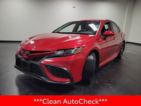 Used 2023 Toyota Camry SE AWD/4WD image 4