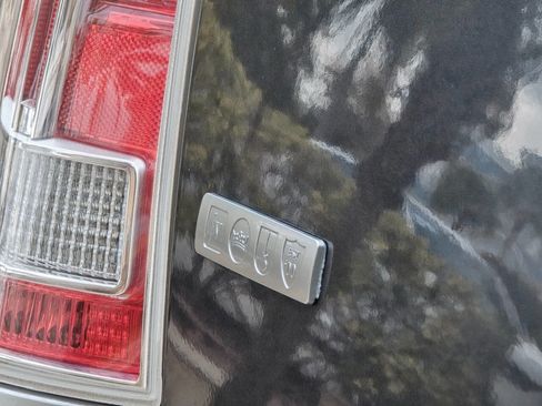 Used 2014 Chrysler 300 C image 6