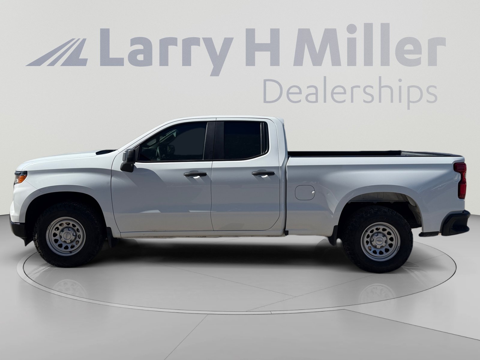 Used 2022 Chevrolet Silverado 1500 W/T w/ Trailering Package RWD image 2