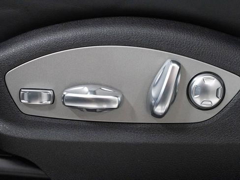 Certified 2026 Porsche Macan AWD/4WD image 24