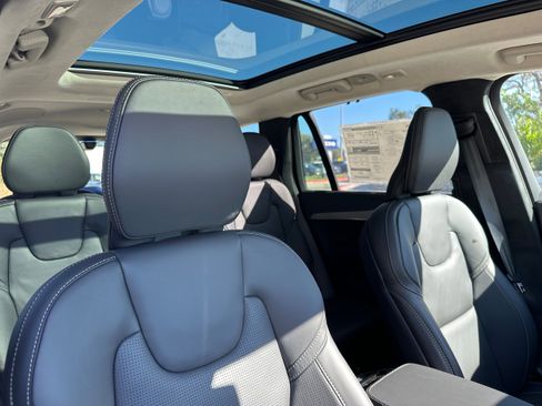 Used 2025 Volvo XC90 B6 Ultra w/ Lounge Package image 9