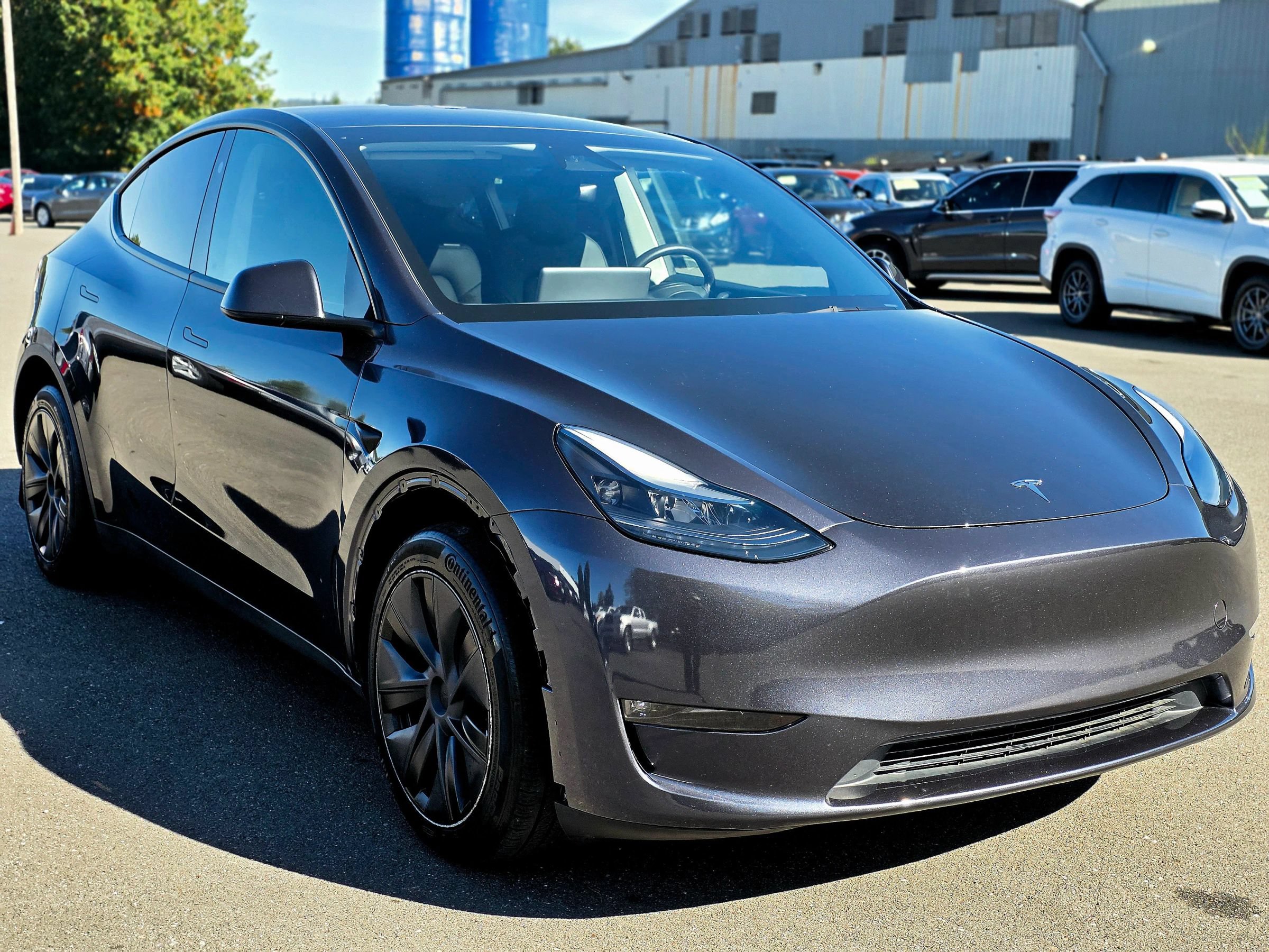 Used 2024 Tesla Model Y Long Range AWD/4WD image 1