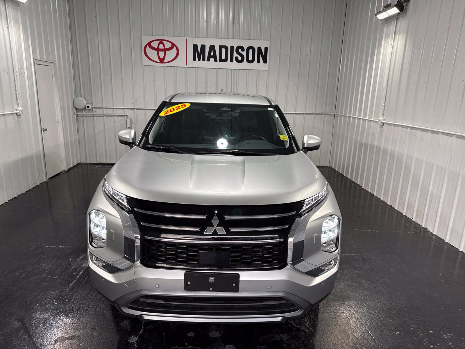 Used 2025 Mitsubishi Outlander SE AWD/4WD image 7