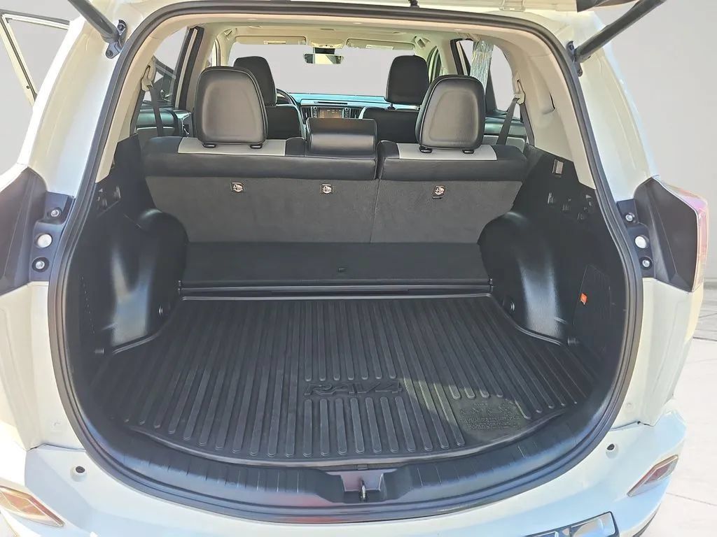 Used 2018 Toyota RAV4 Limited AWD/4WD image 27