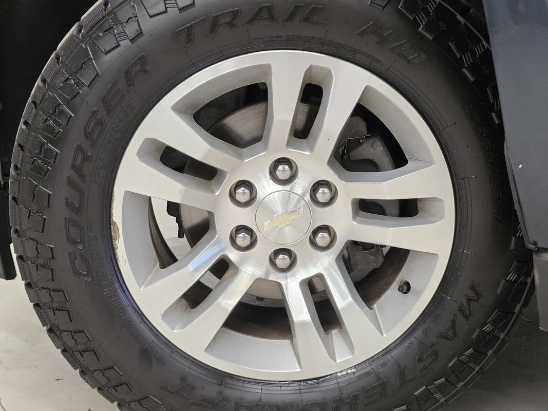 Used 2019 Chevrolet Suburban LT AWD/4WD image 46