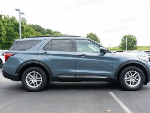Used 2025 Ford Explorer Active RWD image 10
