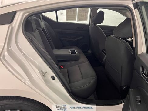 Used 2025 Nissan Altima 2.5 SV FWD image 33