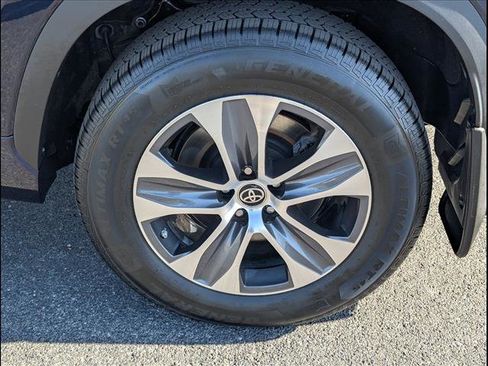 Used 2023 Toyota Highlander XLE image 25