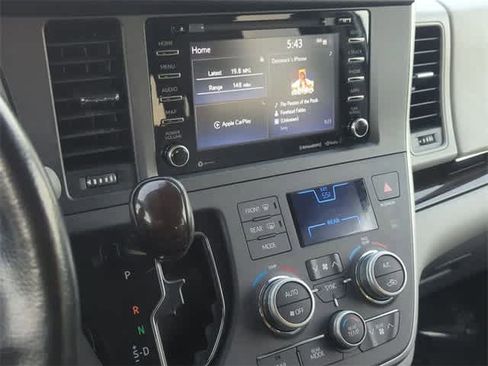 Used 2020 Toyota Sienna XLE image 30