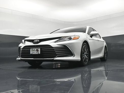 Used 2023 Toyota Camry XLE w/ Navigation Package AWD/4WD image 19